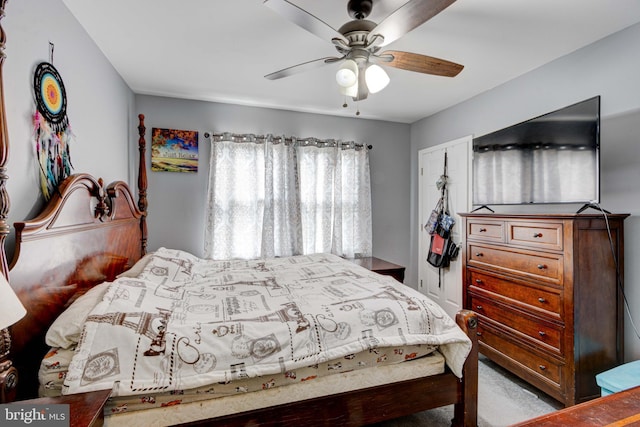 bedroom with ceiling fan