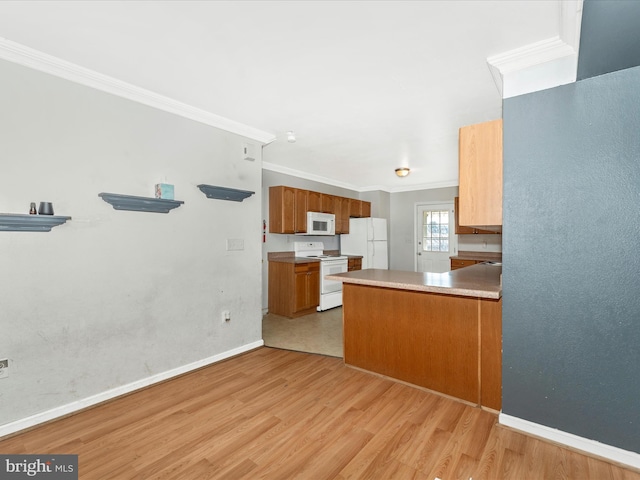 kitchen featuring white appliances, ornamental molding, kitchen peninsula, and light hardwood / wood-style floors