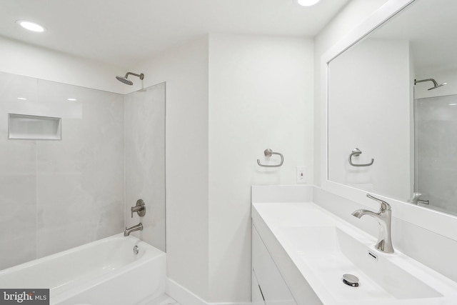 bathroom with vanity and tiled shower / bath