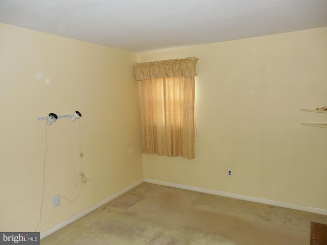 spare room with carpet flooring