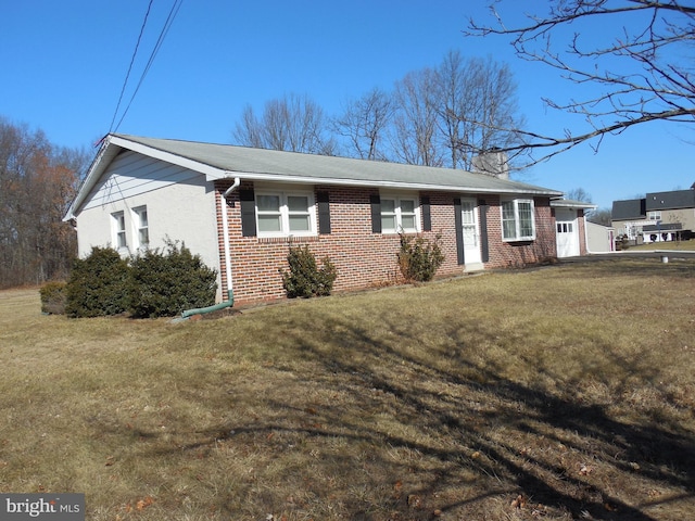 single story home featuring a front yard