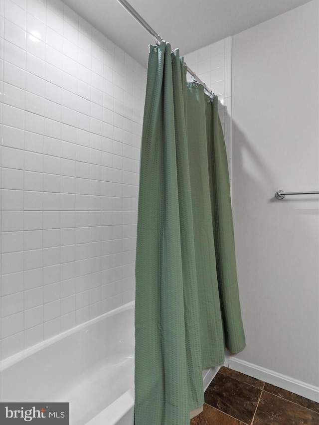 bathroom with shower / bath combo with shower curtain