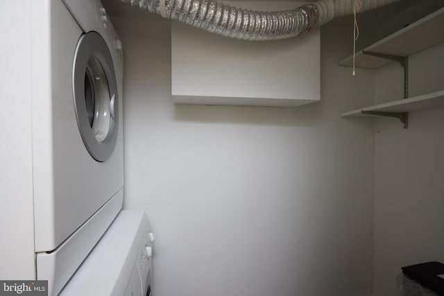 clothes washing area with washer / dryer