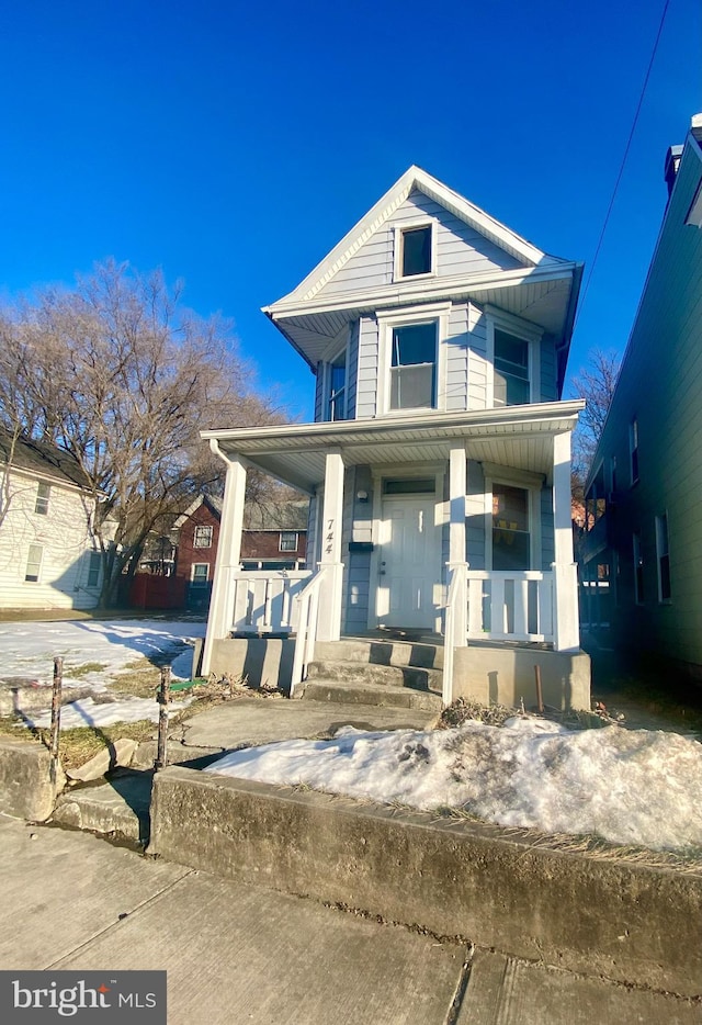 view of front facade with covered porch