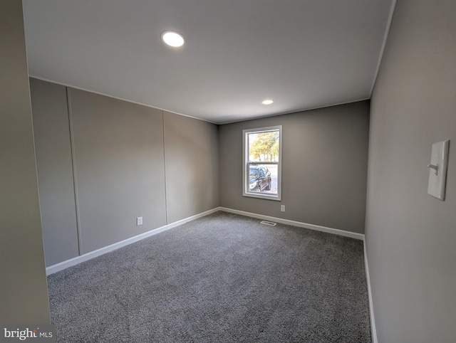 unfurnished room featuring carpet