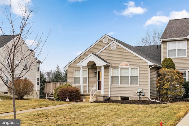 view of front of property featuring a front yard