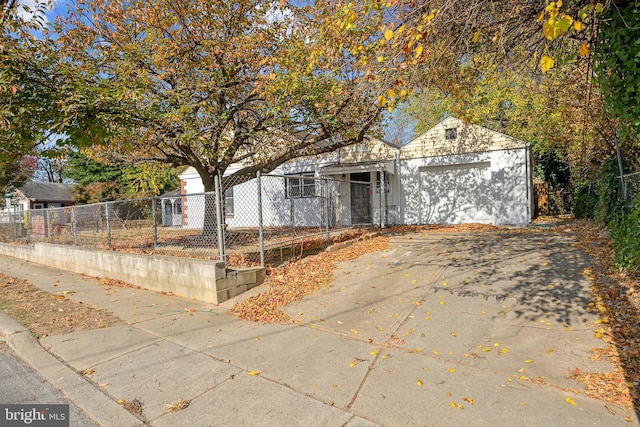 view of front facade featuring a garage