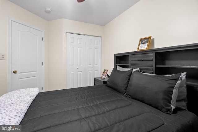 bedroom featuring ceiling fan and a closet