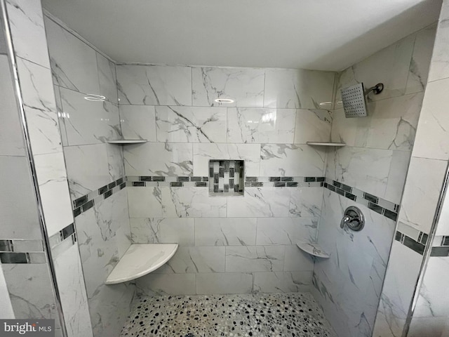 bathroom featuring a tile shower