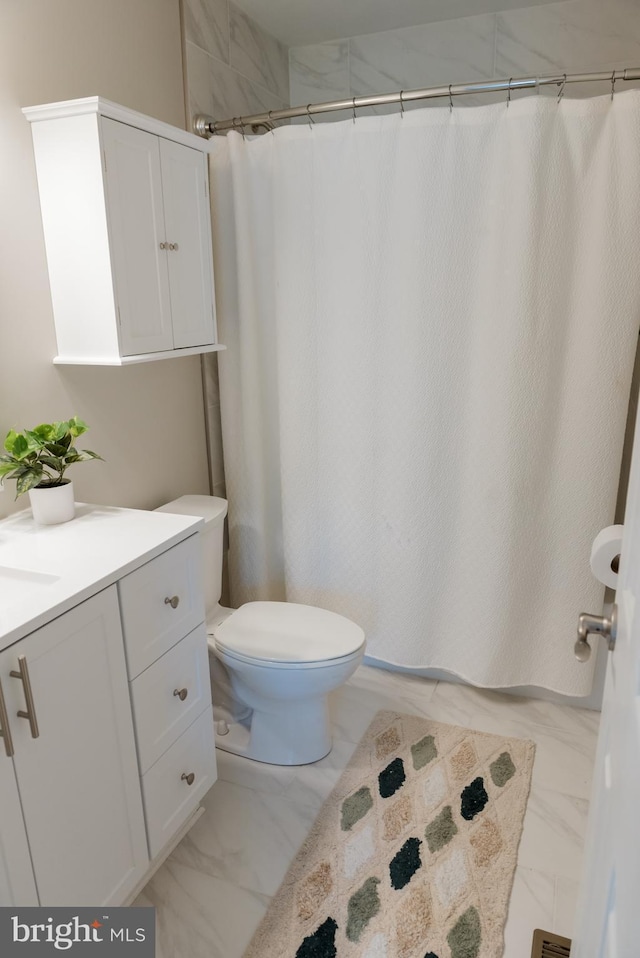 bathroom with vanity, toilet, and a shower with shower curtain