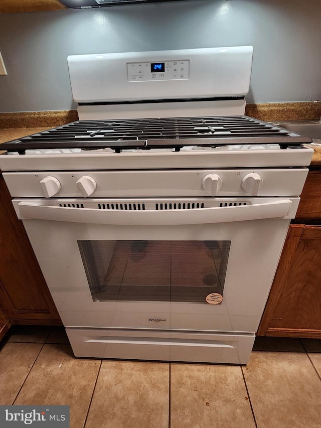 room details featuring gas range gas stove