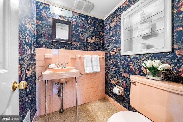 bathroom featuring toilet