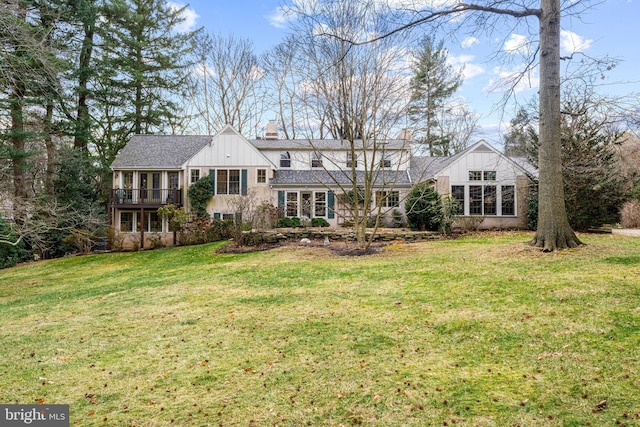 view of front of house featuring a front yard