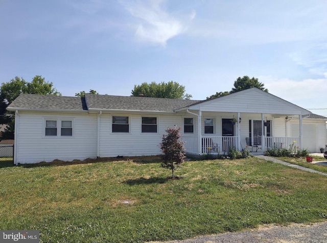 ranch-style house featuring a front lawn and a porch