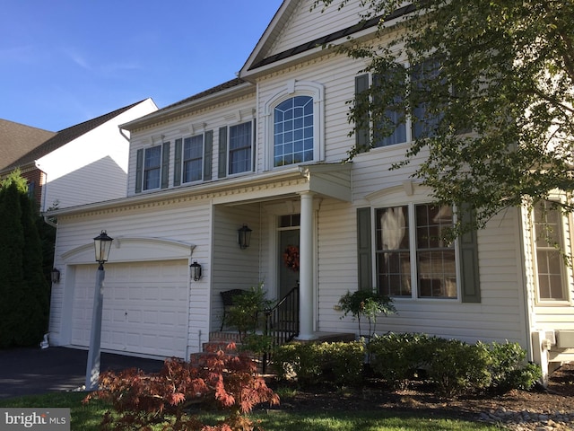 view of front facade featuring a garage