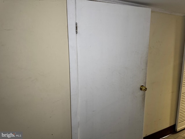 room details featuring ornamental molding