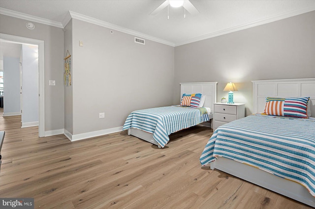 bedroom with crown molding, light hardwood / wood-style floors, and ceiling fan