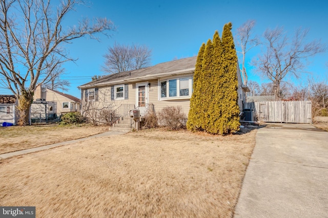 view of front of house with a front lawn