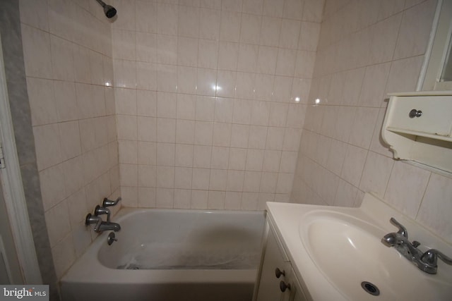 bathroom featuring tiled shower / bath and vanity