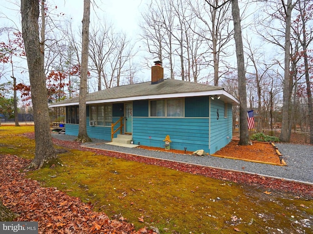 view of front of property with a front lawn