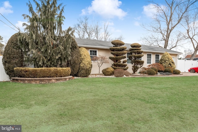 view of front of home with a front lawn