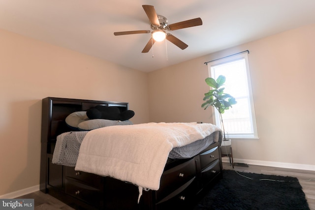 bedroom featuring ceiling fan