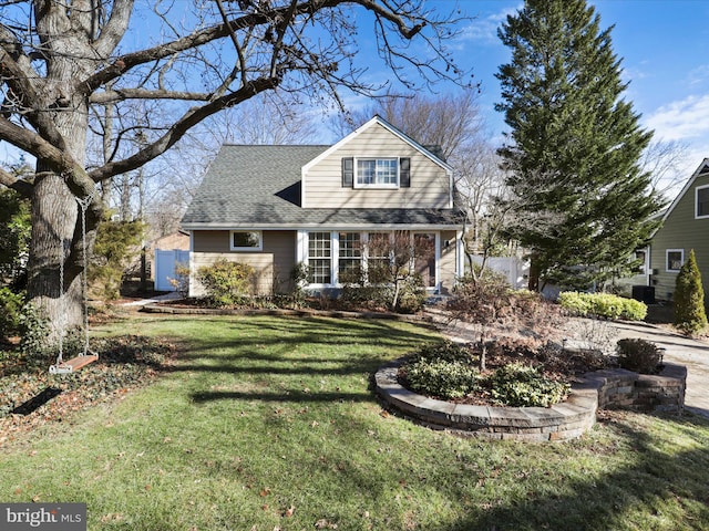 view of front facade featuring a front yard