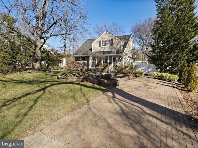 view of front of house with a front lawn