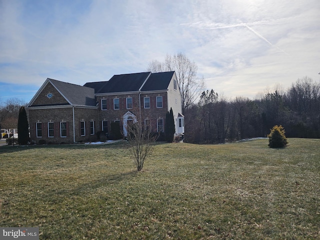 view of front of property with a front yard