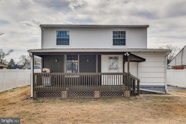 view of front of property with a front lawn