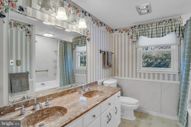 full bathroom with shower / bath combination with curtain, vanity, and toilet