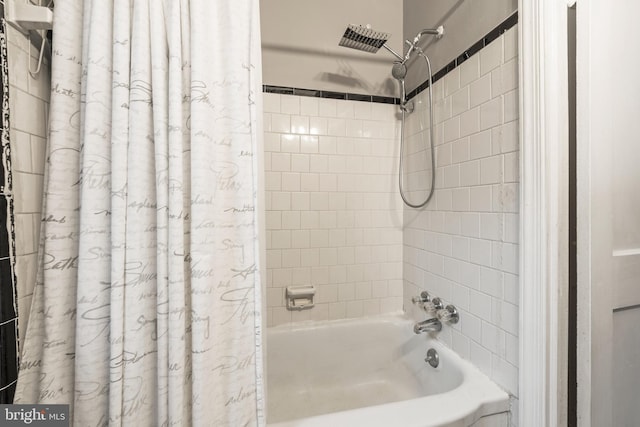 bathroom featuring shower / tub combo