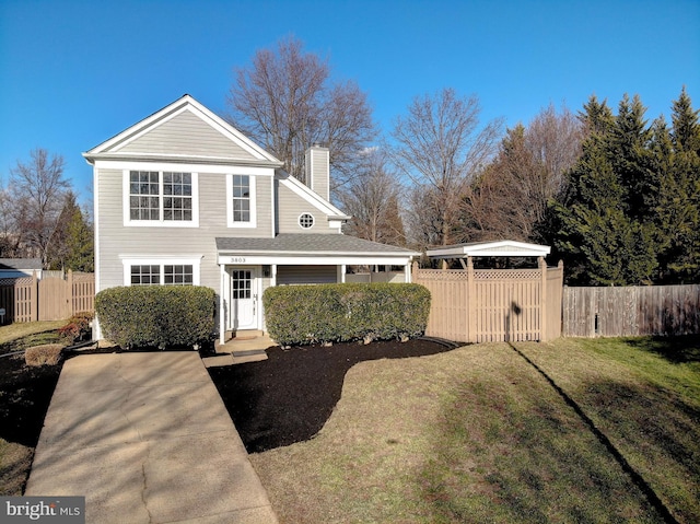 view of front of house featuring a front yard