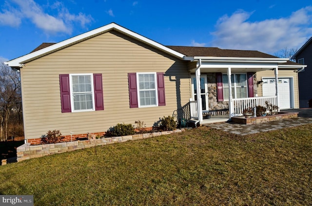 view of front of home featuring a porch, a garage, and a front lawn