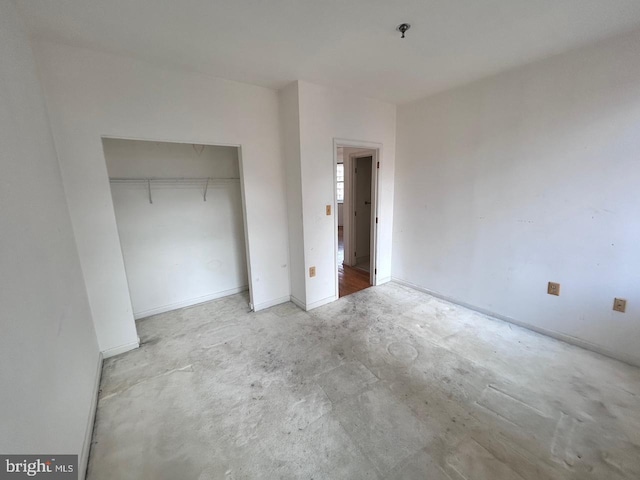 unfurnished bedroom featuring a closet