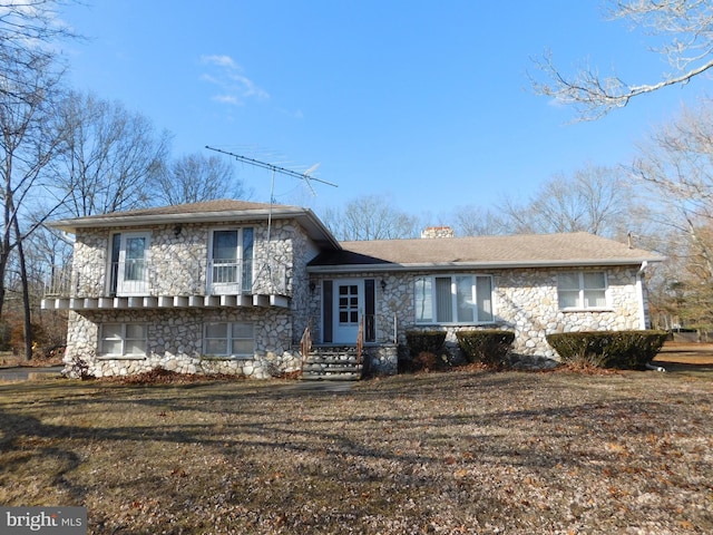 split level home with a front lawn