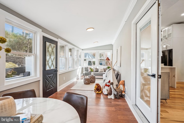 sunroom with vaulted ceiling