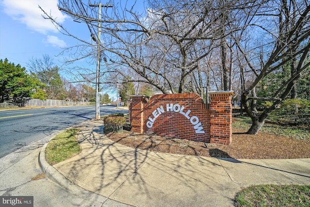 view of community / neighborhood sign