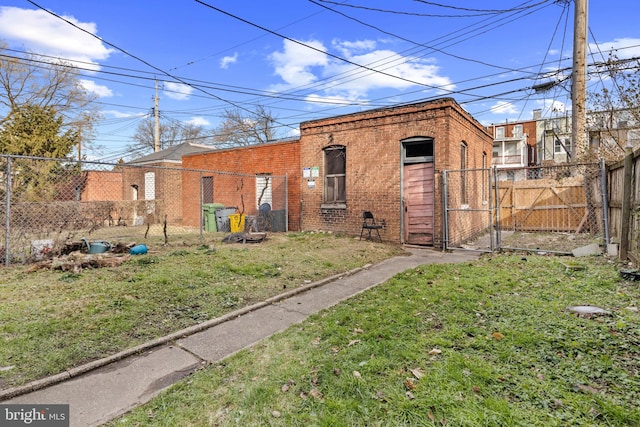 view of front facade featuring a front lawn