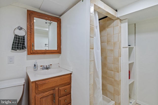 bathroom with a shower with curtain, vanity, and toilet