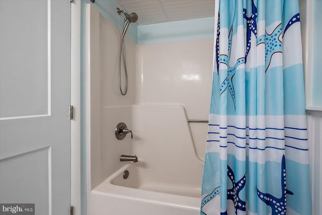 bathroom featuring shower / bath combo