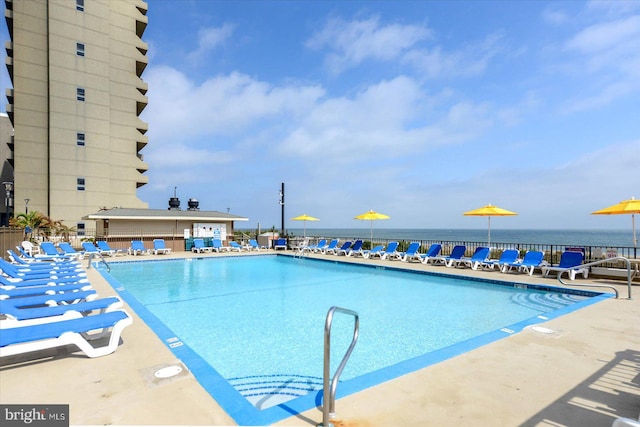 view of pool featuring a water view