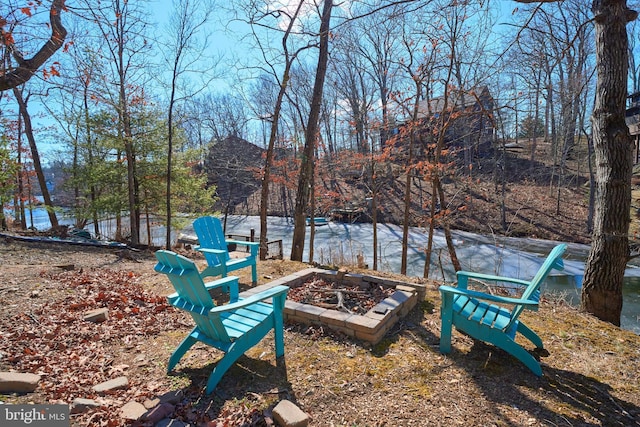 view of yard featuring a water view