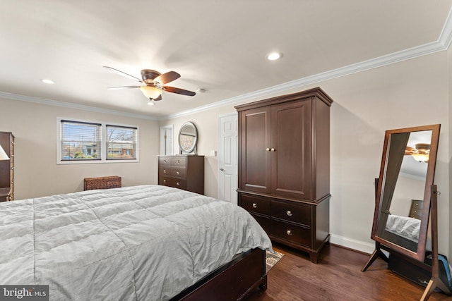 bedroom featuring recessed lighting, dark wood-type flooring, a ceiling fan, baseboards, and crown molding