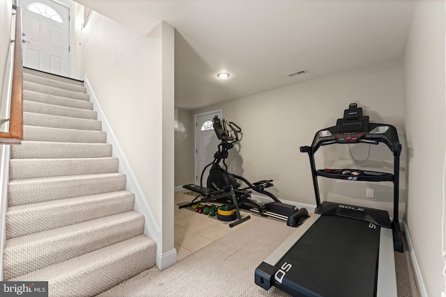 workout room with baseboards and visible vents