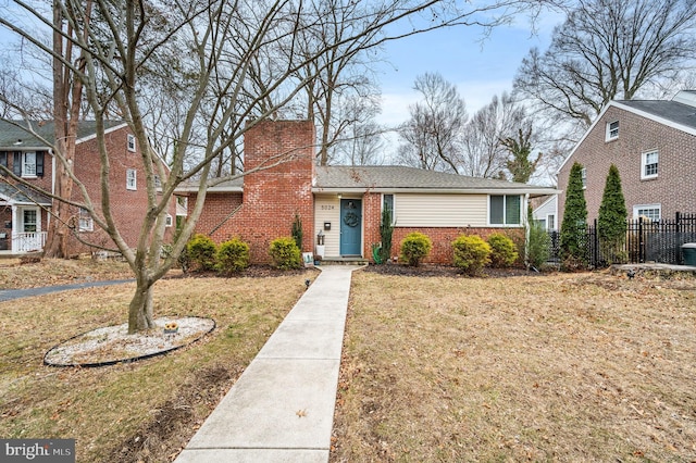 view of front of property with a front lawn