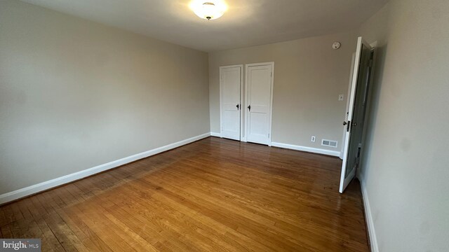 unfurnished bedroom with hardwood / wood-style flooring and a closet