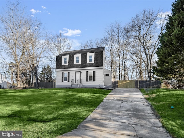 colonial-style house featuring a front yard