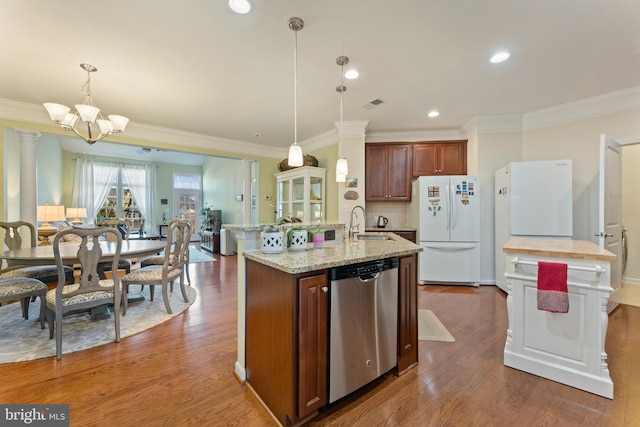 kitchen featuring freestanding refrigerator, pendant lighting, a kitchen island with sink, and dishwasher