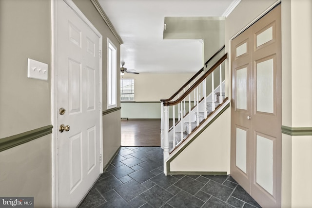 foyer with crown molding and ceiling fan